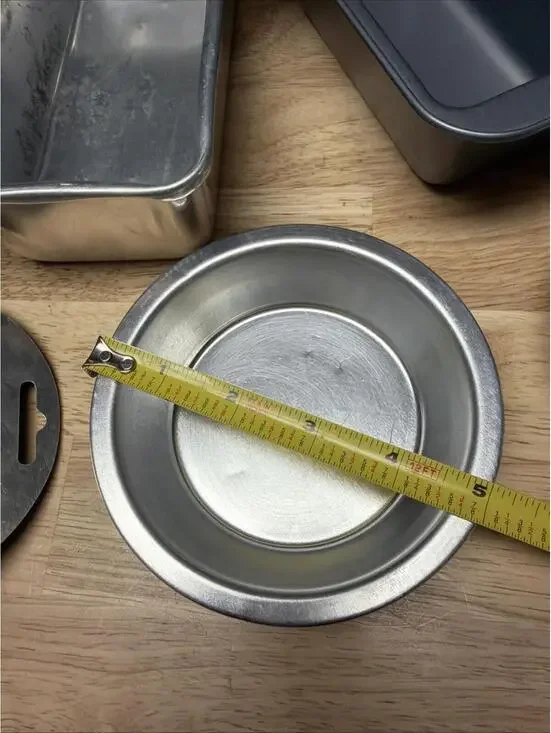 Baking Pans 3 Loaf Pans A Bake And Lift Pie Server & 2 Small 5” Pie Pans - Picture 11 of 15